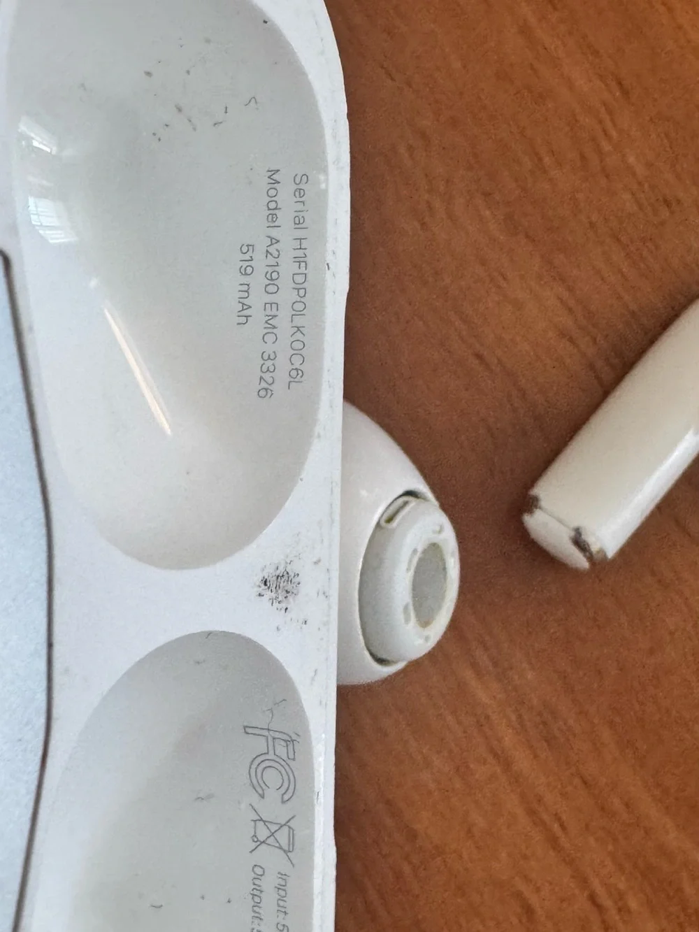Apple White Bluetooth Earbuds Charging Case